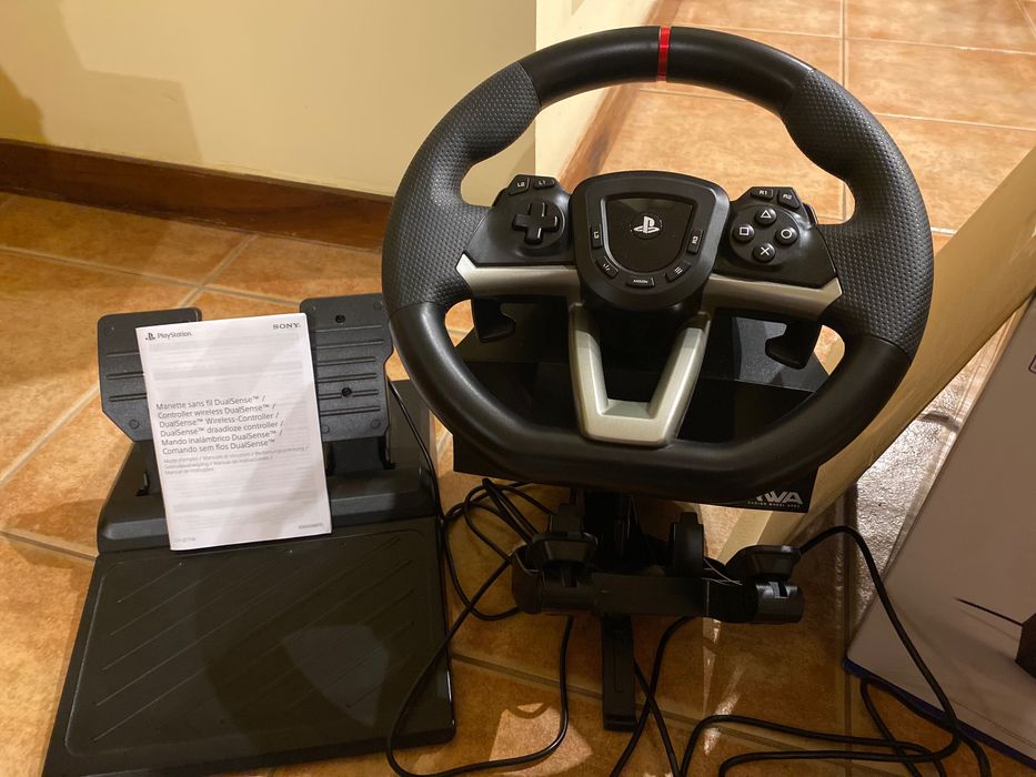 Volante e pedais para PlayStation novo