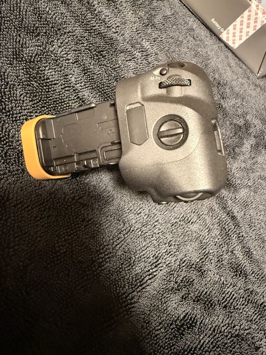 Бустер BG-E22 на Canon EOS R