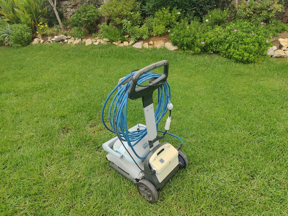 Robot Piscina Maytronics - Dolphin Zenit 15