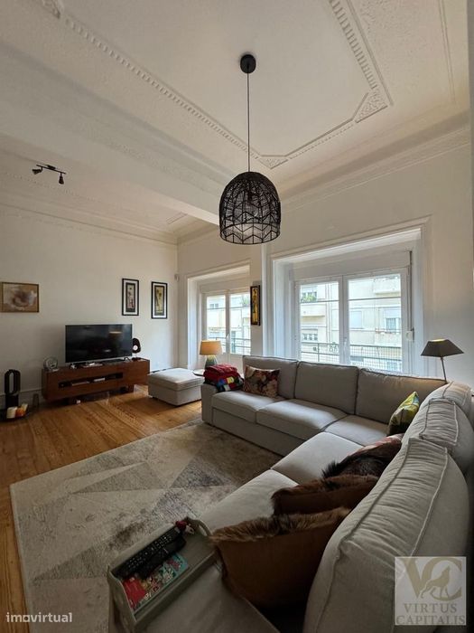 Apartamento T2 de Sonho, com História e Conforto Contemporâneo