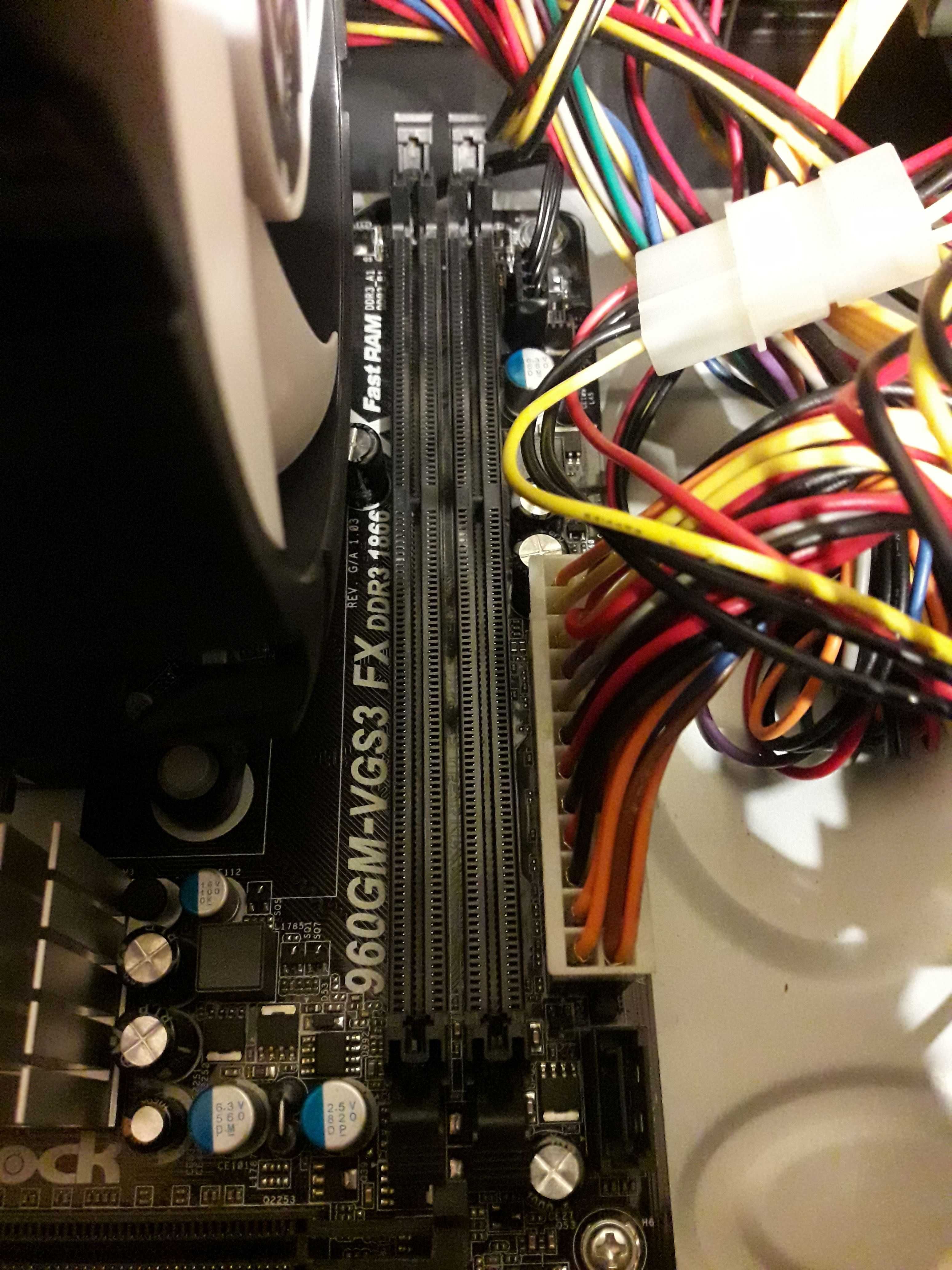 Komputer stacjonarny AMD  FX6300 6x3,5GHz  8GB Ram 250HDD + 1TB HDD
