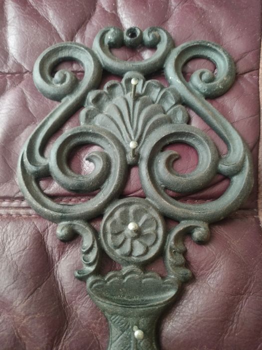 Żeliwny wieszak do kluczy