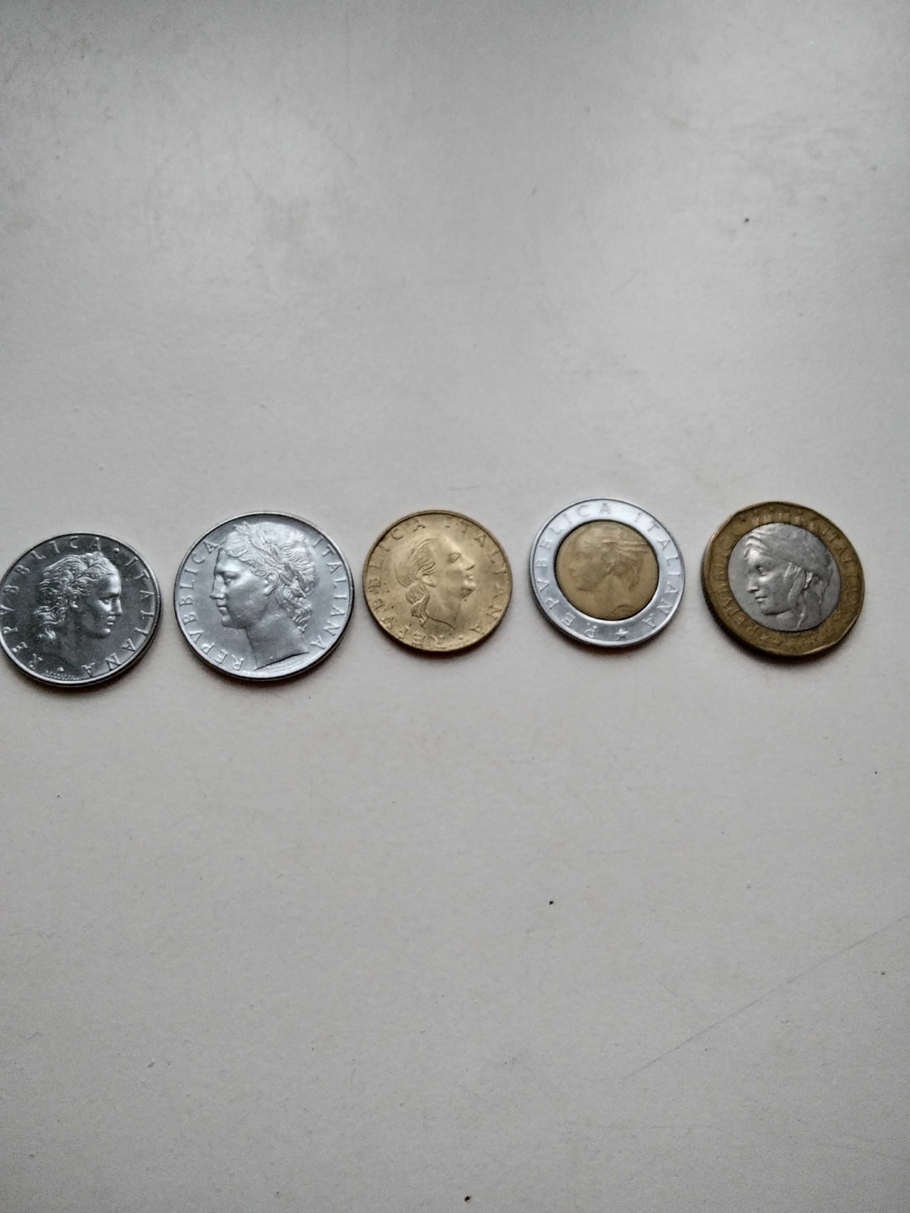 Пять  монет Италии разных лет выпуска