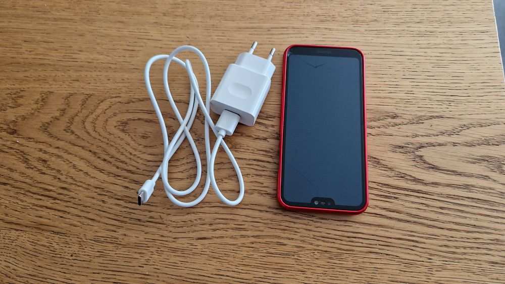 Huawei P20 Lite + etui + oryginalna ładowarka