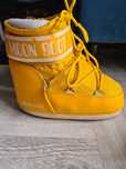 Żółte moon boot classic