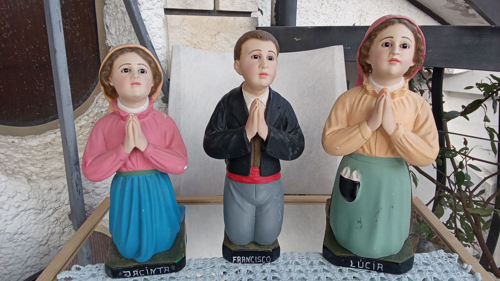 OS TRÊS PASTORINHOS Fátima cada de 40cm. Com 8 Fotos
