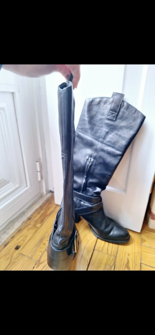 Botas de pele pretas