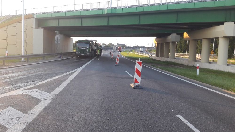 Układanie asfaltu/budowa dróg/parkingów/asfaltowanie/zalewanie spękań