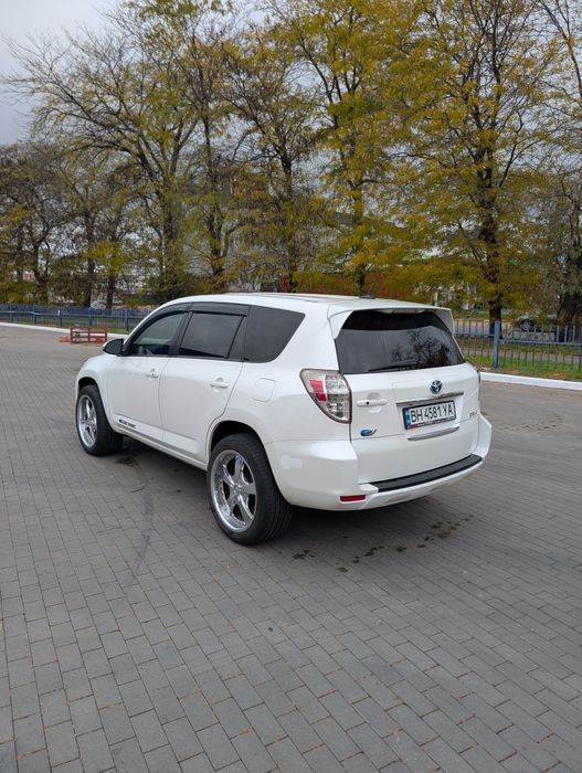 Продам Toyota RAV EV