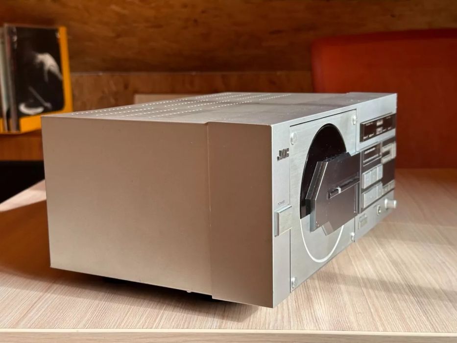 CD проигрыватель JVC XL-V1 в отличном состоянии. Самовывоз.