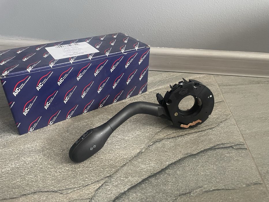 Перемикач поворотів новий (підрульовий) Volkswagen T4 1997–2003