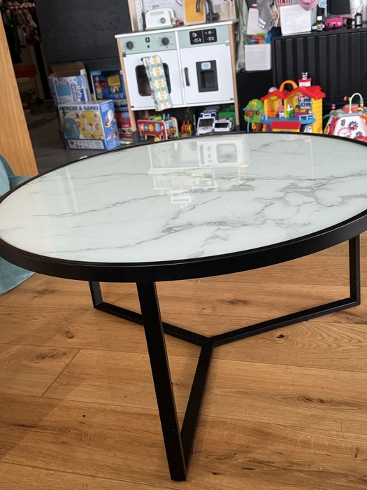 Marmurowy stolik szklany Natal xl biały z czarną geometryczną podstawą