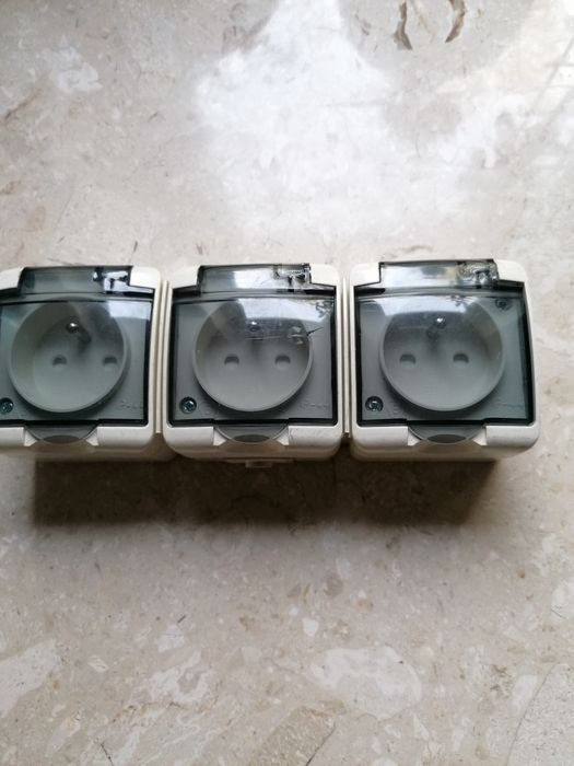 Gniazda elektryczne