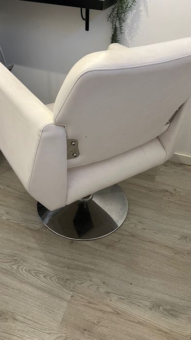 Cadeira de cabeleireiro branca