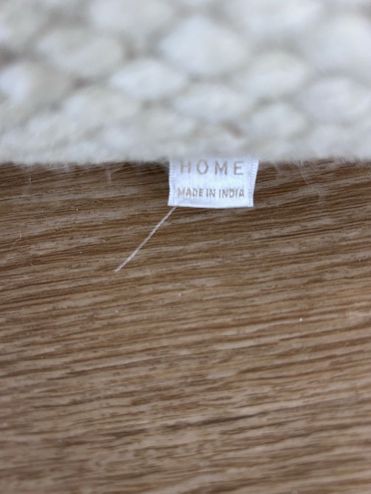 Puf  em  fibras naturais , como novo  da Zara Home