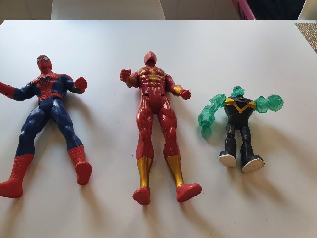 Figuras  super heróis para brincar