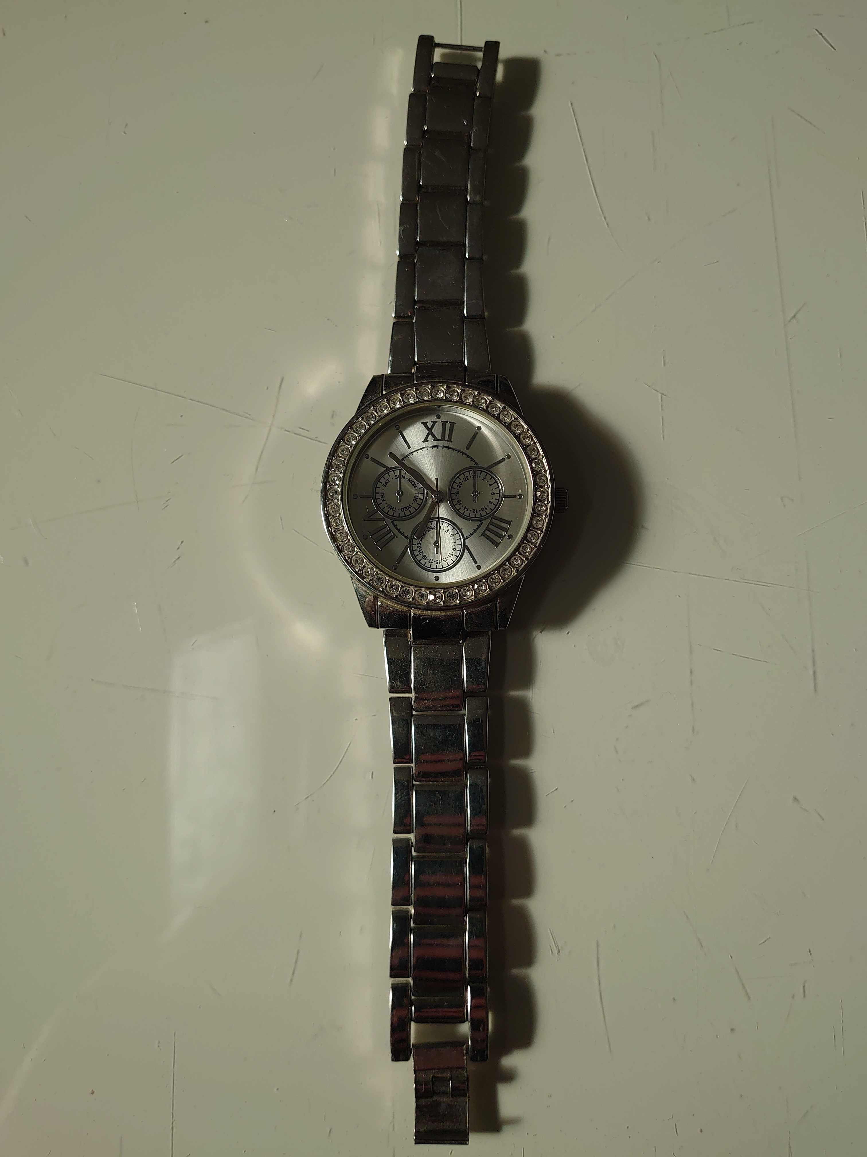 Srebrny zegarek Avon