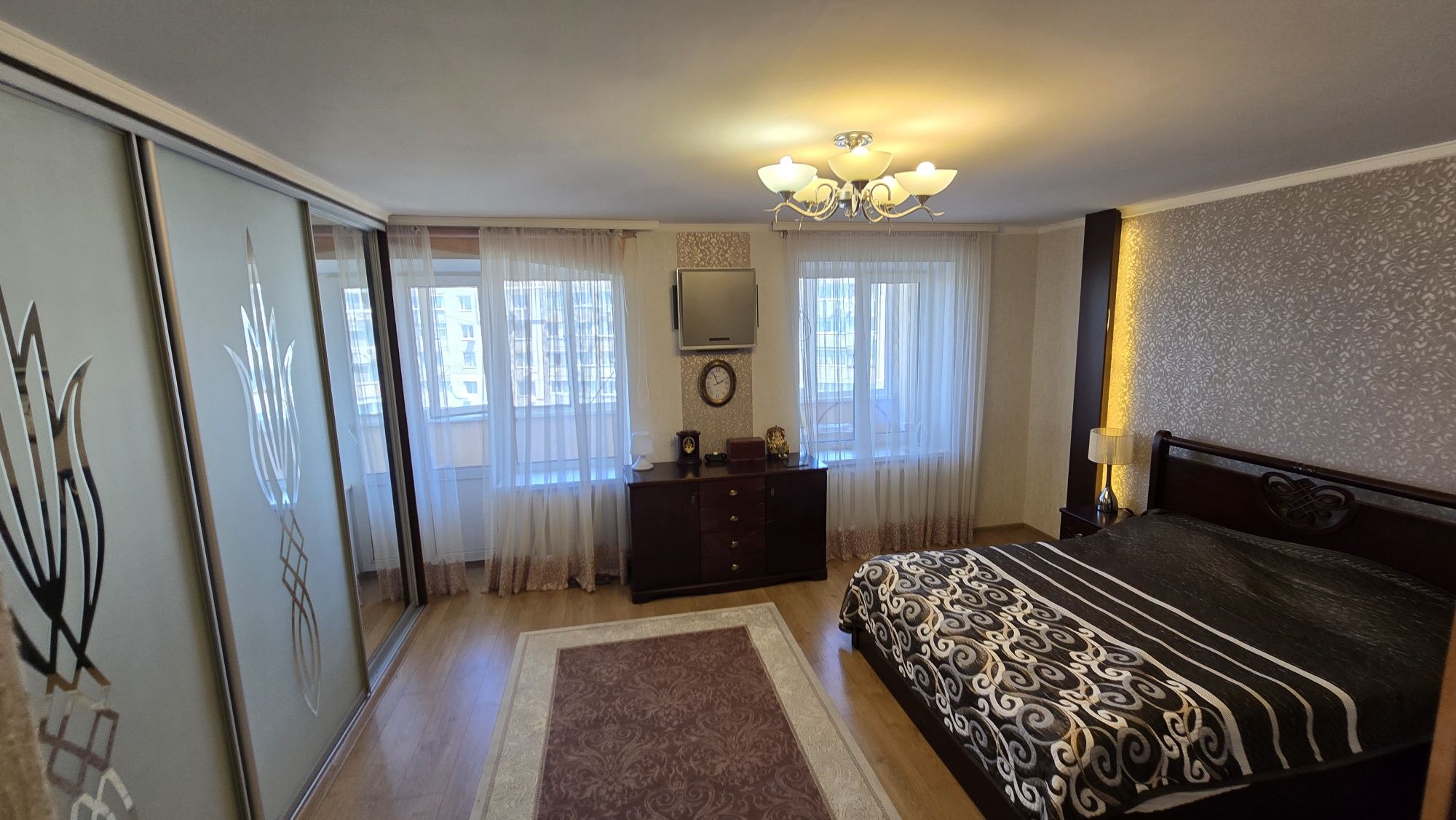 Продаж 3 кімнатна  квартира Проспект Центральний,  закритий двір