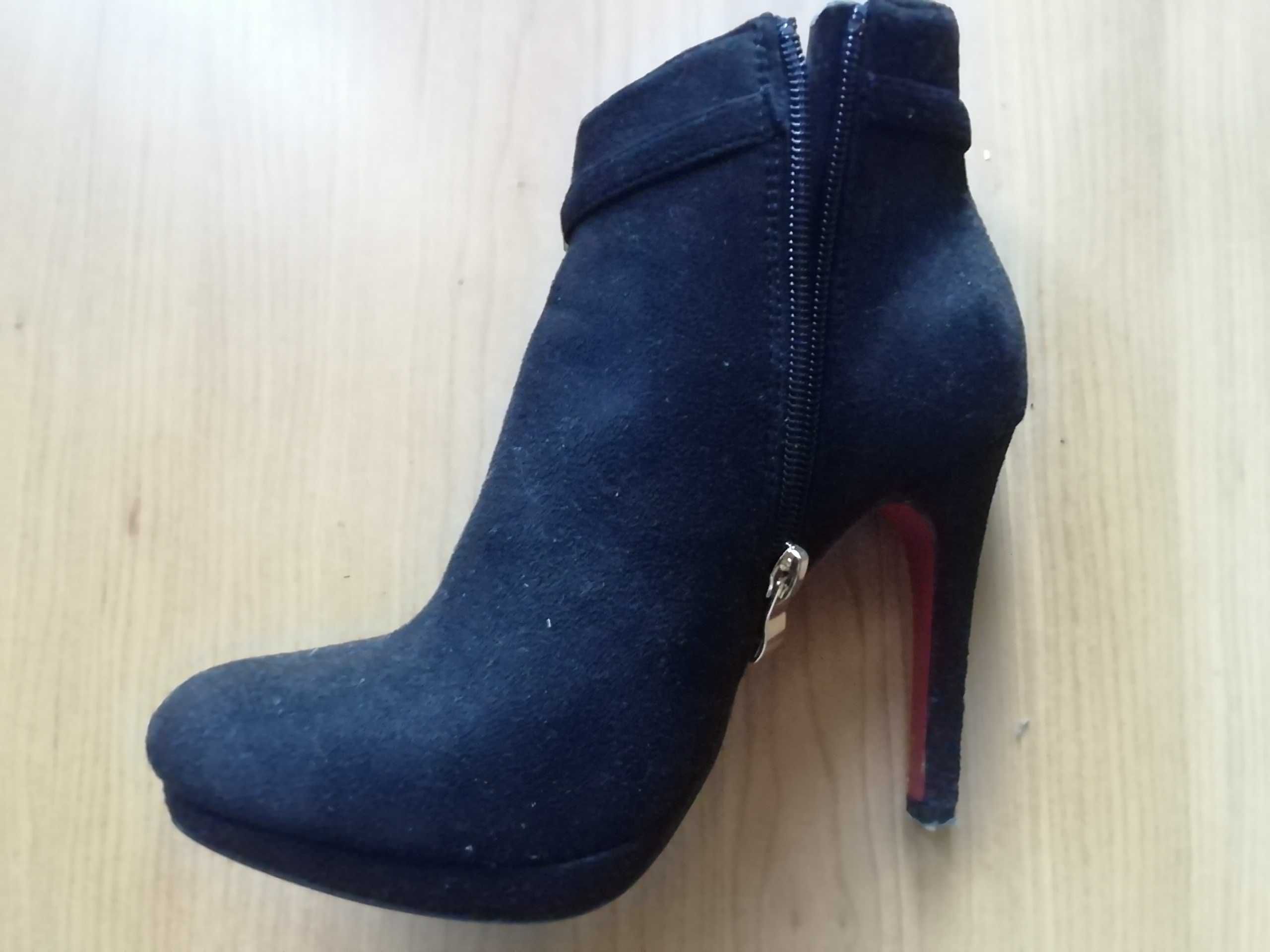 Botas pretas camurça