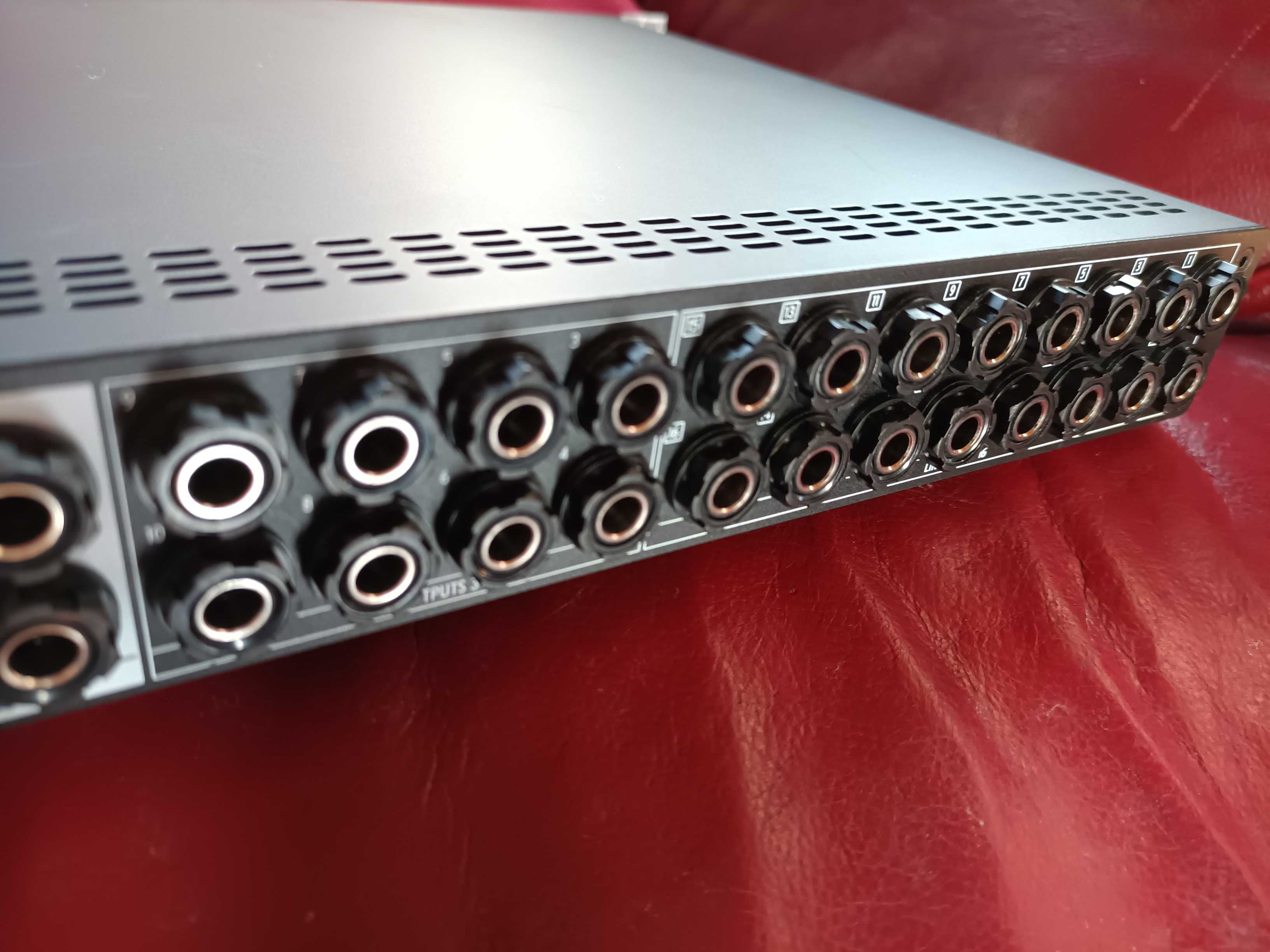 Interface Áudio Arturia 16Rig