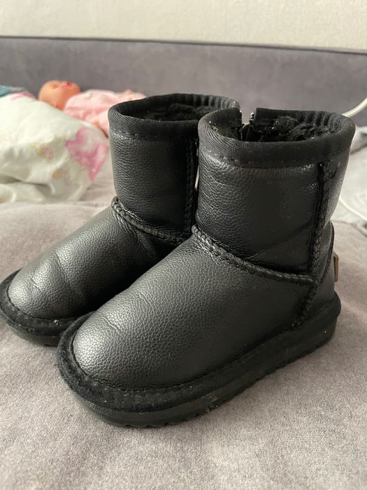 Продам угги дитячі, дитяче взуття