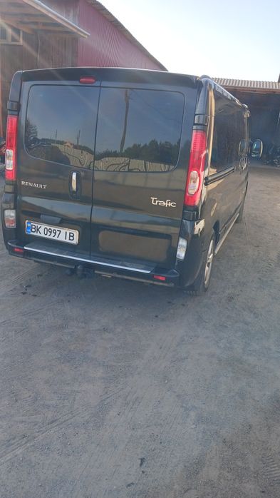 Рено  трафік  довга база