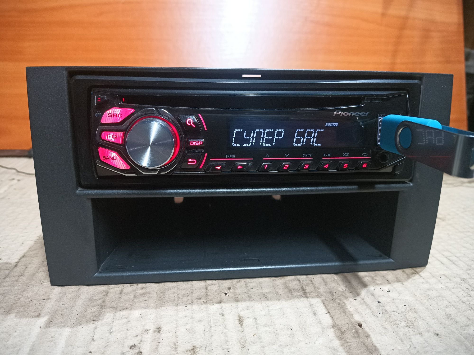 Автомагнітола Pioneer DEH-1600UB USB, AUX,CD