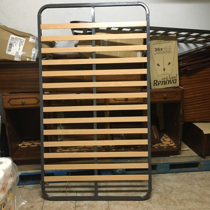 Cama (sommier) completa de pessoa e meia praticamente nova