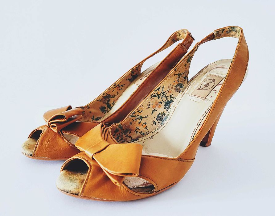 Karmelowe skórzane sandały czółenka szpilki Stradivarius 37