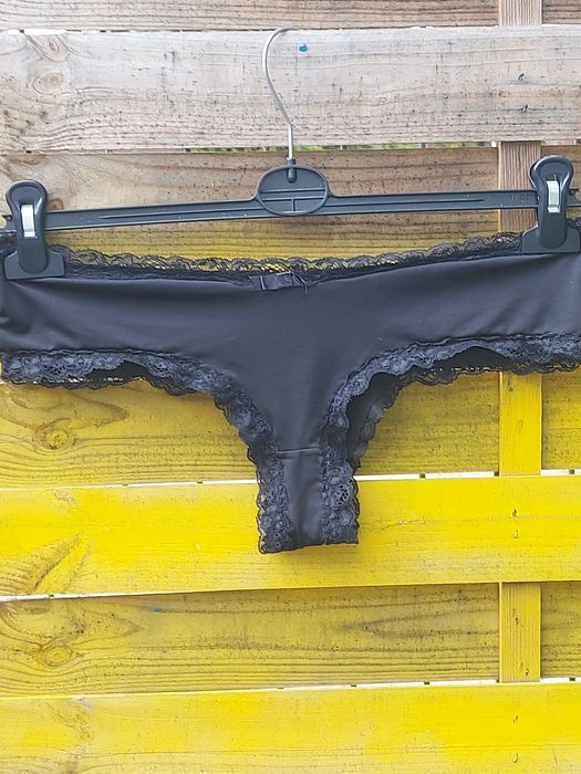 Majtki damskie czarne z koronką rozmiar M/L