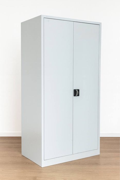 Шкафы металлические одежные и архивные б/у