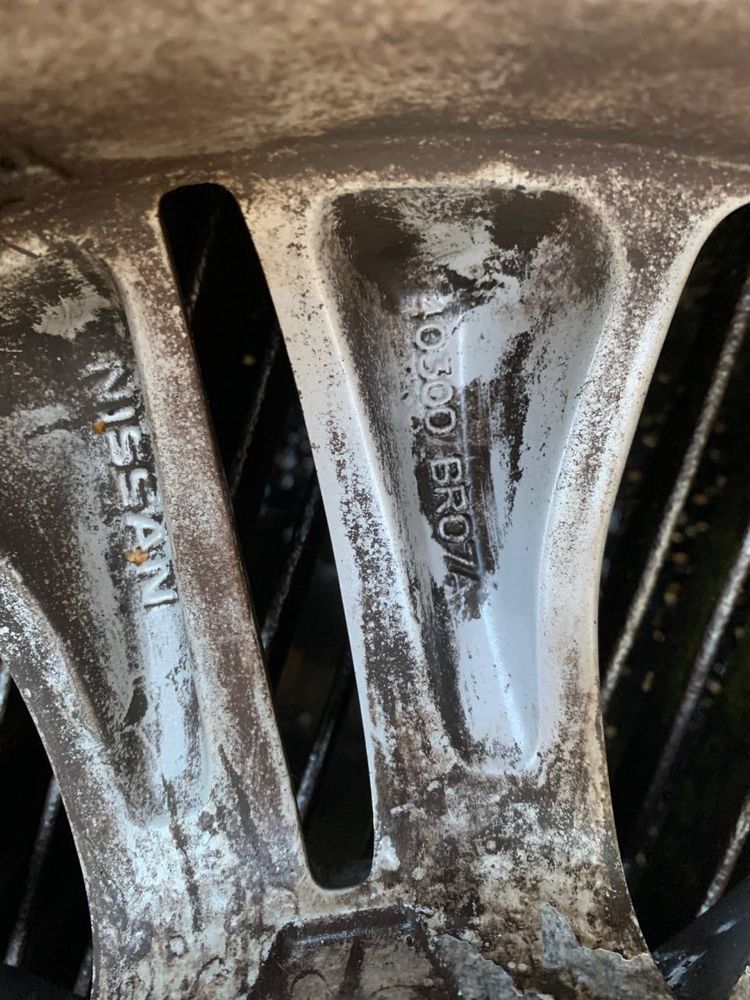 Sprzedam felgi samochodowe nissan qashqai  r 17