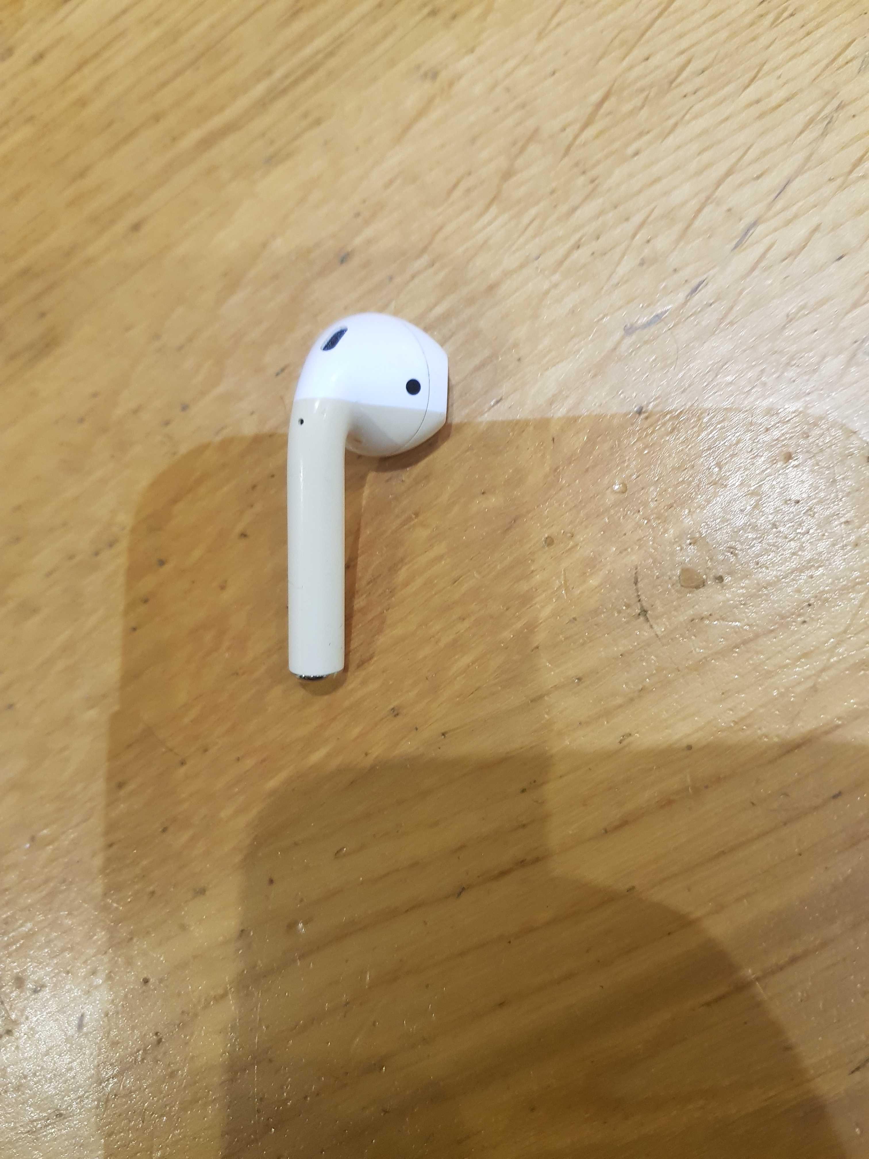 Наушник airpods                 .