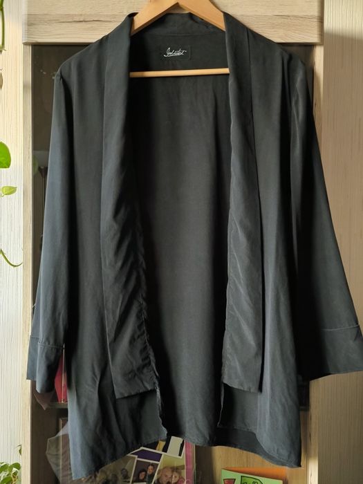 Czarna jedwabna marynarka żakiet narzutka Jadicted M 38