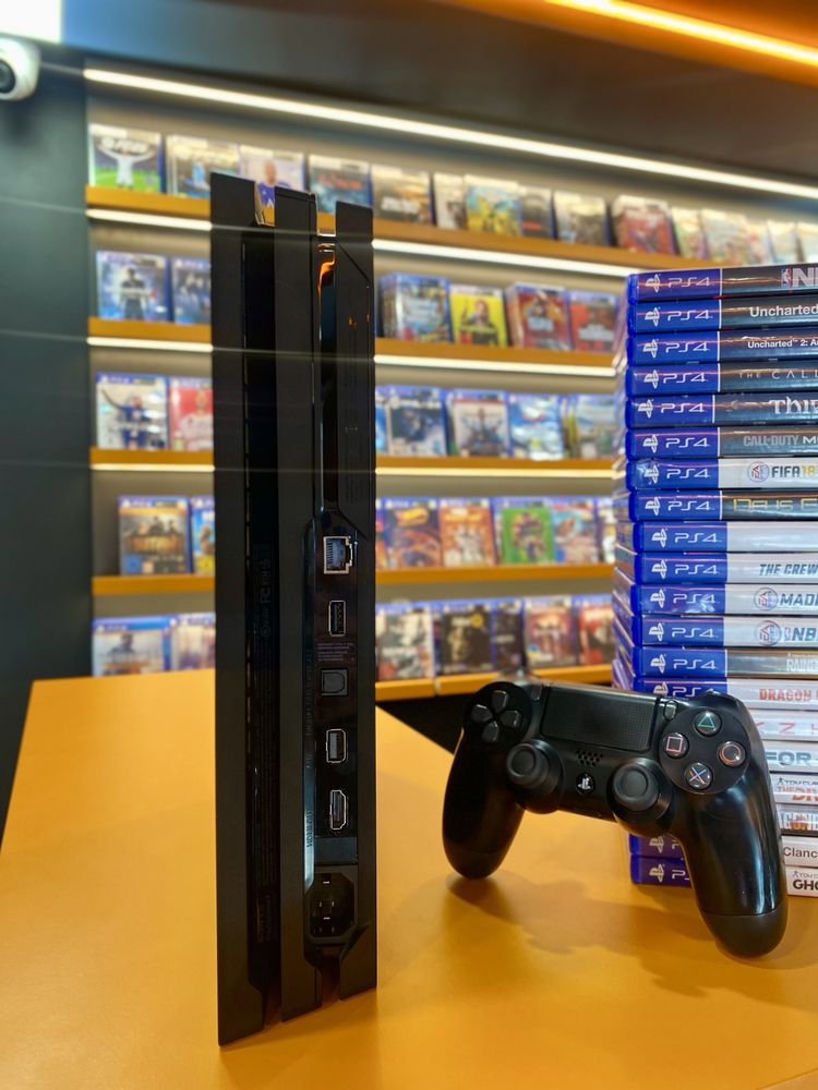 PlayStation 4 Pro + гра на вибір, з гарантією на 12 місяців!
