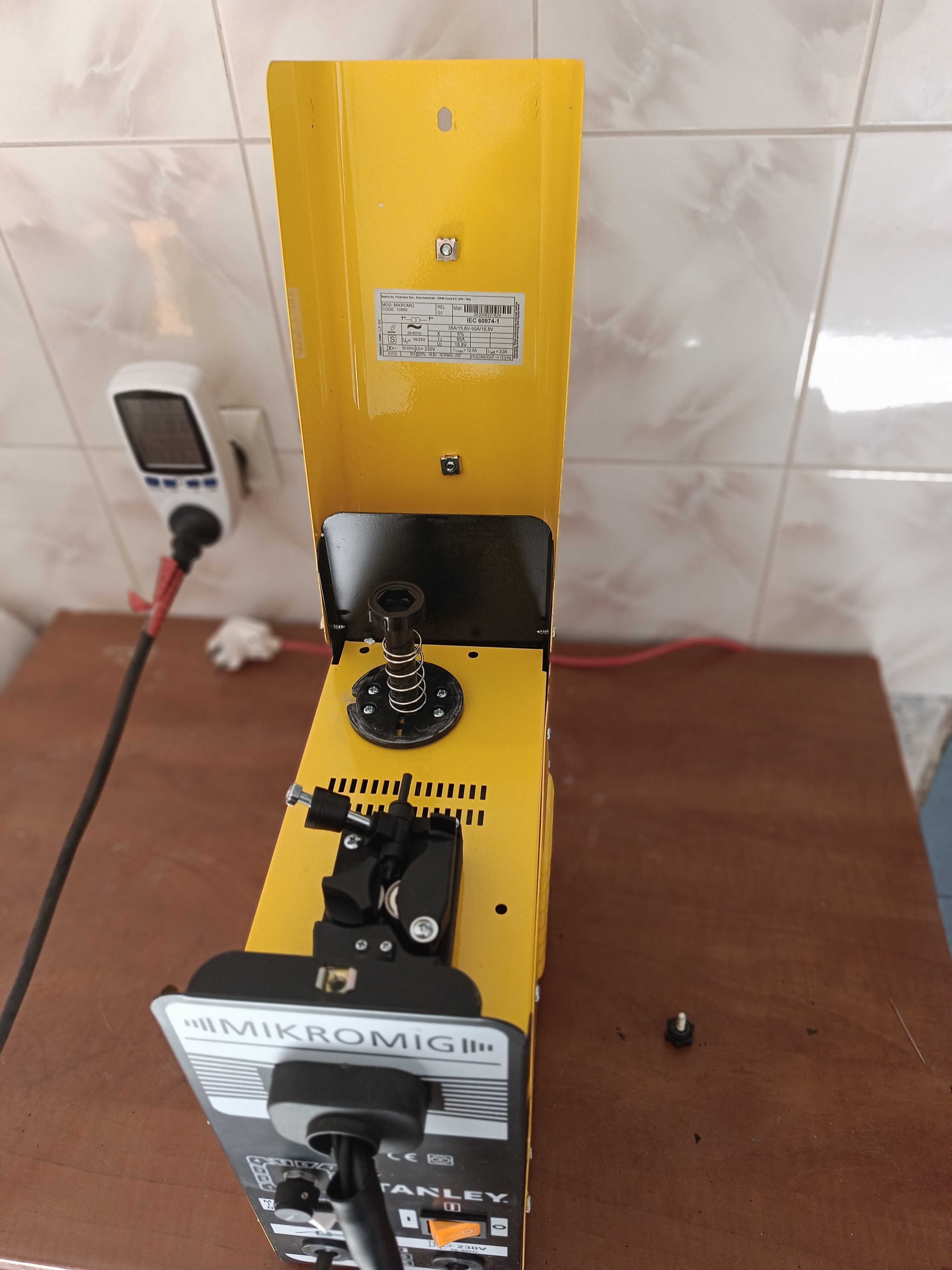 Stanley Spawarka Mikromig 10880, z drutem wypełniającym, spawarka 230v