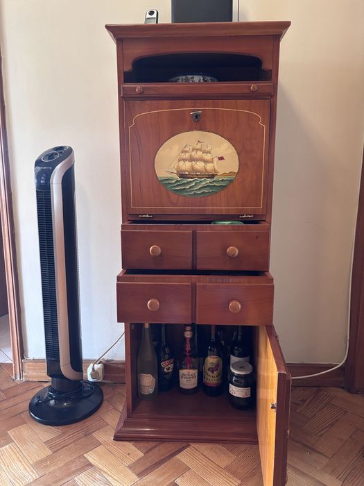 Garrafeira madeira pintada à mão por R. Simonetto