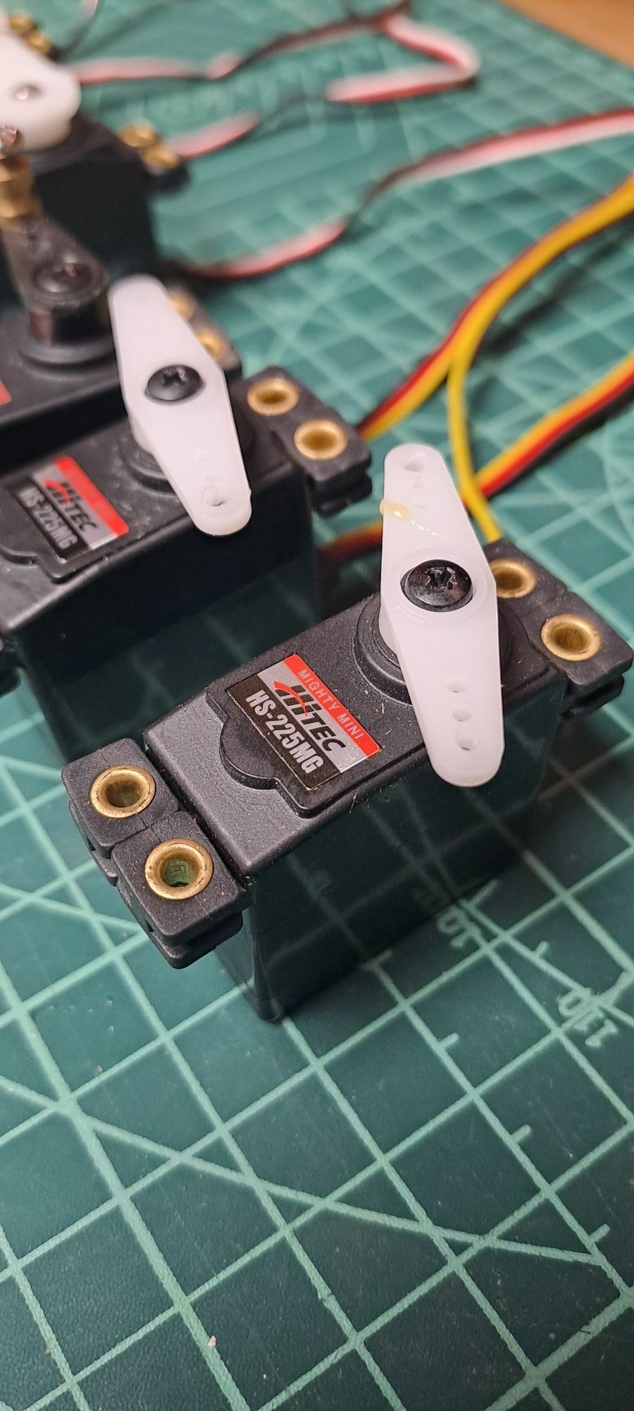 Aeromodelismo mini servos