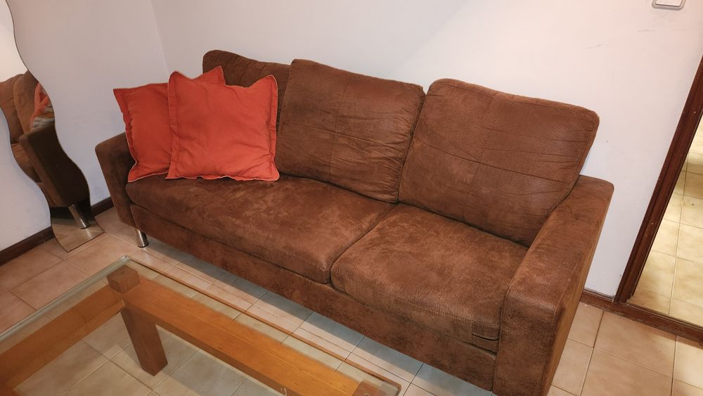 Sofá 3 lugares castanho