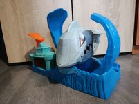 Трек Hot wheels  голодна акула