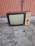 Stary telewizor z czasów PRL