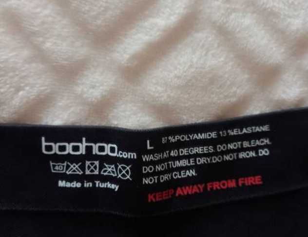 (40/L) Boohoo/ Czarne majtki stringi modelujące z Londynu, NOWE