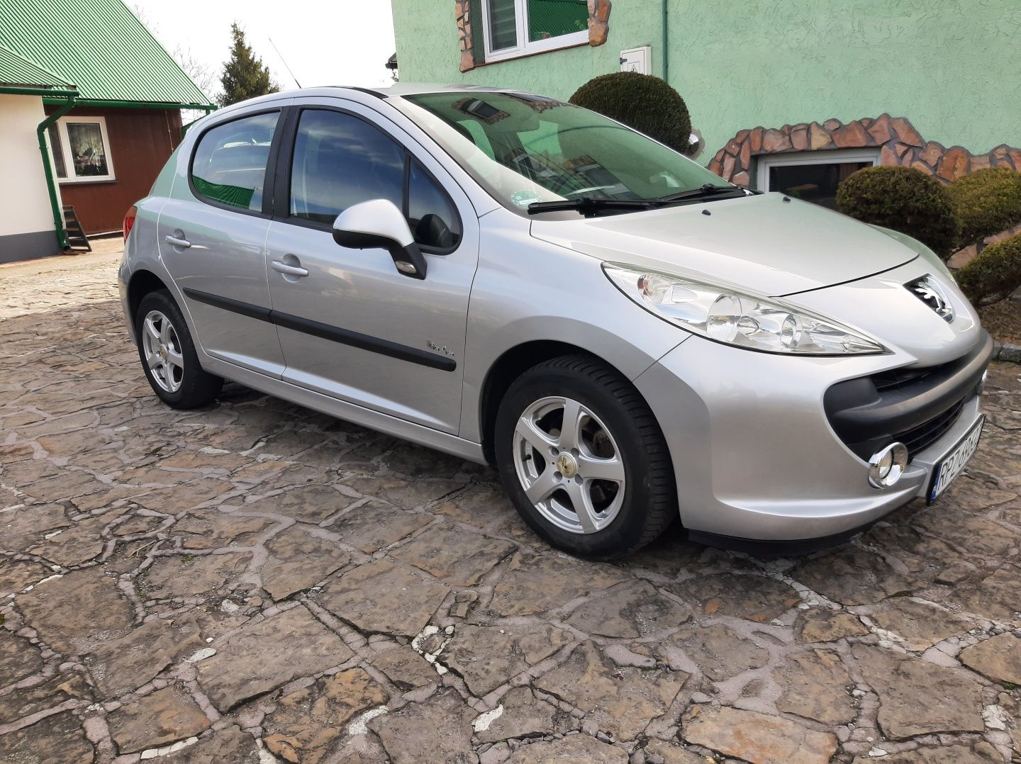 Peugeot 207 1.4 sprowadzony zarejestrowany faktura stan bardzo dobry