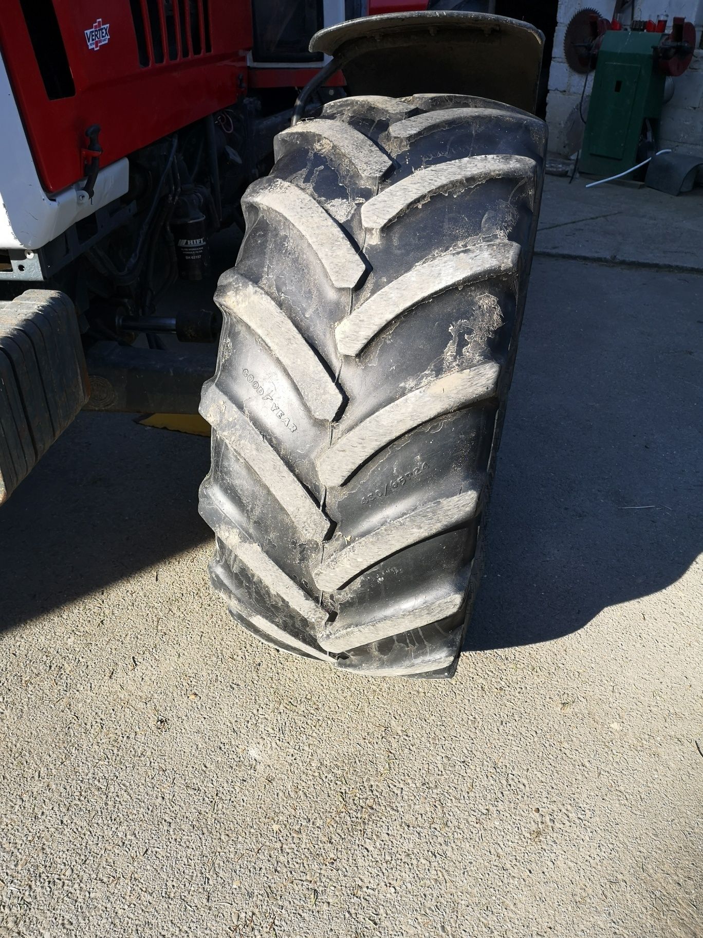 Goodyear 480 65 r24 ( nie 14.9 taurus Michelin bkt )