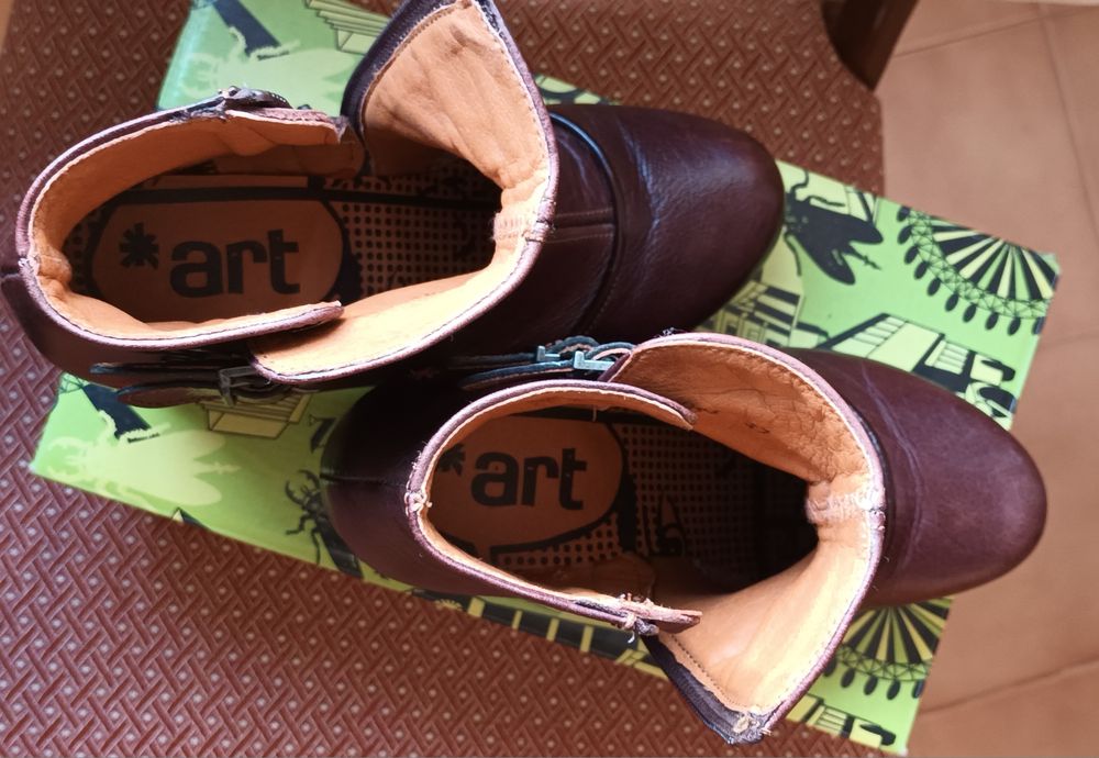 Botins castanhos - Art