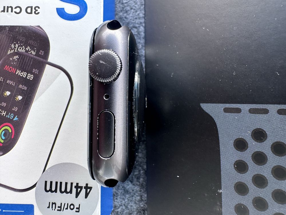 Продам Apple Watch SE Nike
