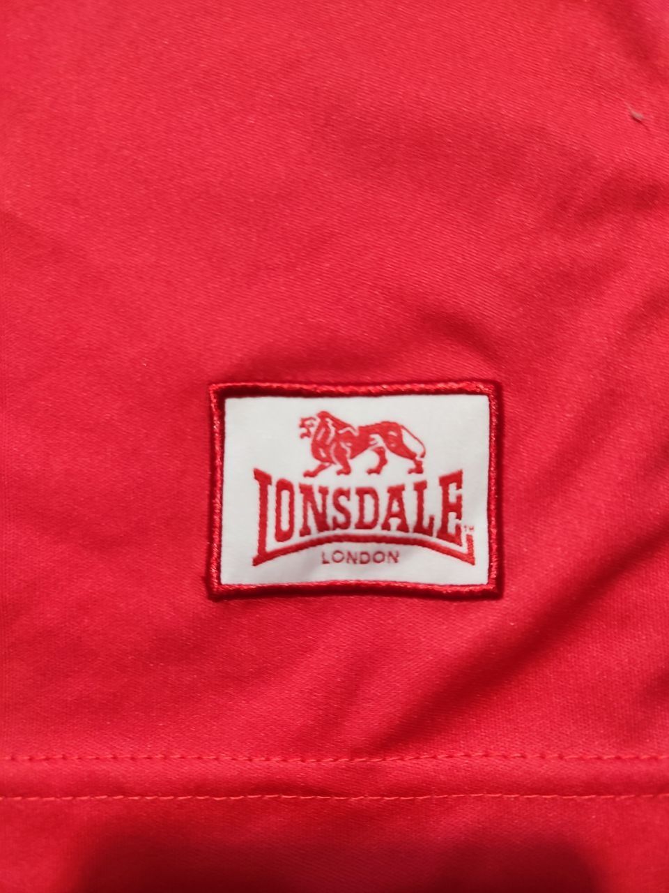 Майка Lonsdale      .