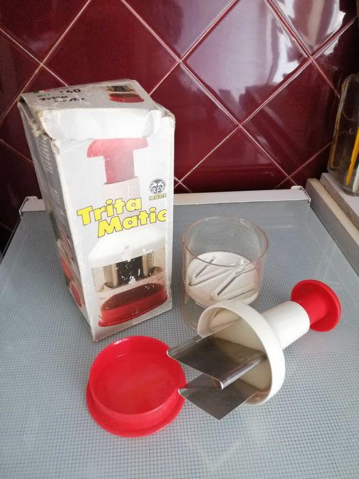 Palhaço, prateleira de canto e Pequenos electrodomésticos