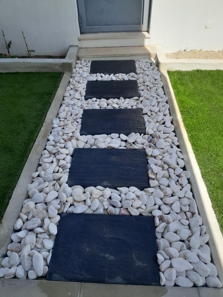 Colocação de relva sintética e natural, piscinas, decks,seixo,jardins