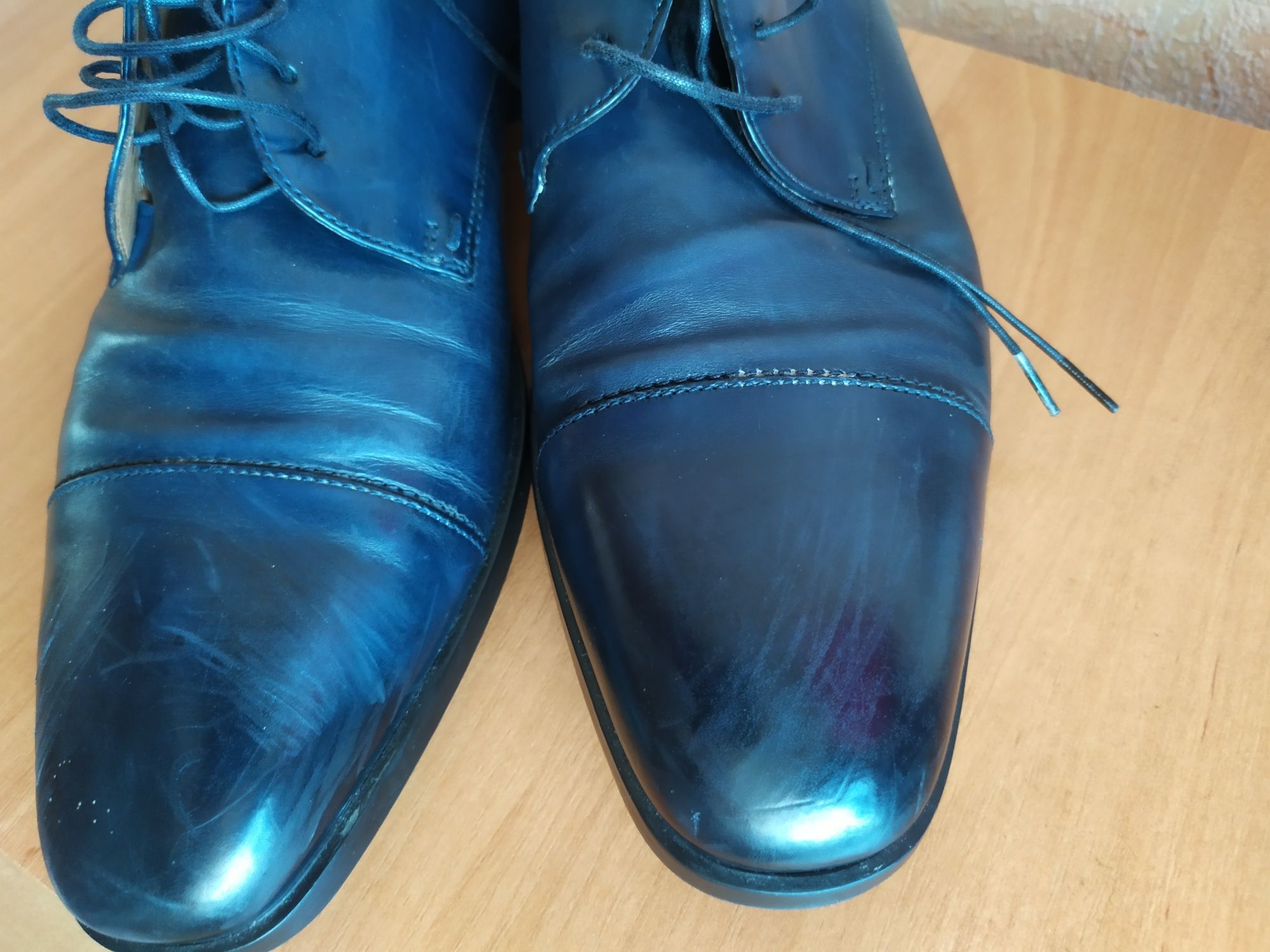 Чоловіче взуття,туфлі темно сині Hugo Boss